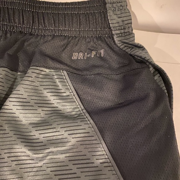 🖤Men’s NIKE Dri-Fit Shorts Sizes Sm. OR Med.🖤 - Picture 4 of 15